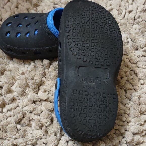 Kids Size 13 Clogs Black blue lining back strap vented - Picture 4 of 7